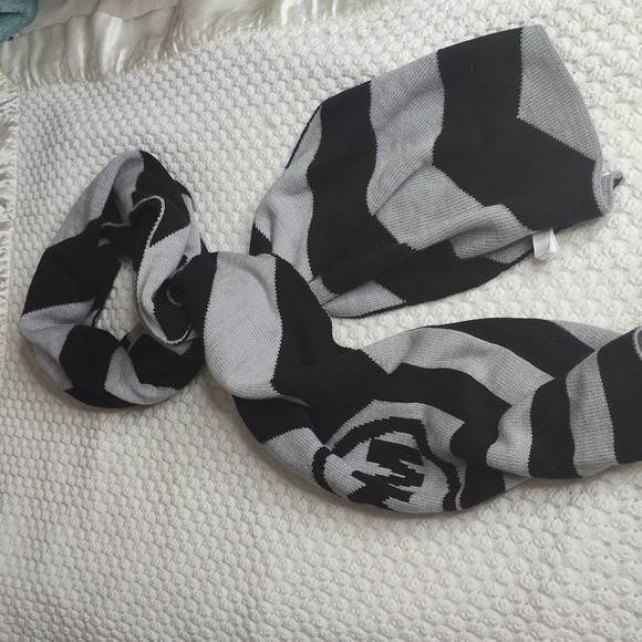 Michael Kors Stripe Logo Scarf, Mo Derby Scarves Black and Grey 74" - Picture 2 of 4